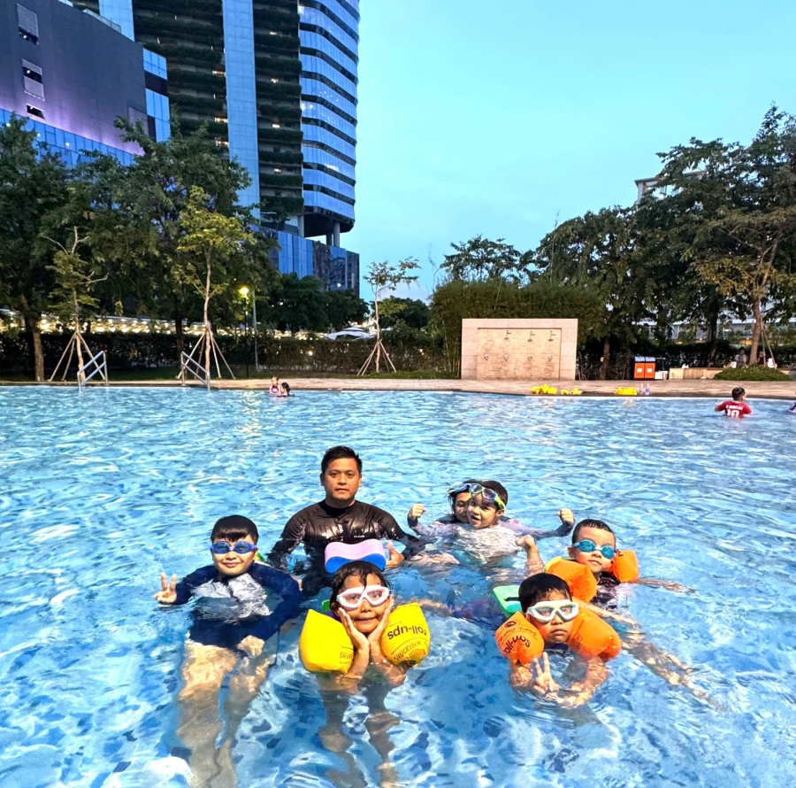 Checkin cùng Học Viên tại Hồ bơi SaLa